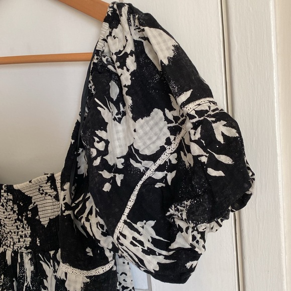 Elegant Black and White Floral Dress - Picture 6 of 10